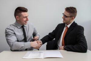 Apa Tugas CEO dan Direktur PT Ini Perbedaannya